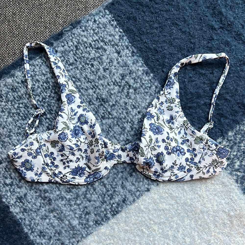 Abercrombie and Fitch Underwire Squareneck Swimsuit Top